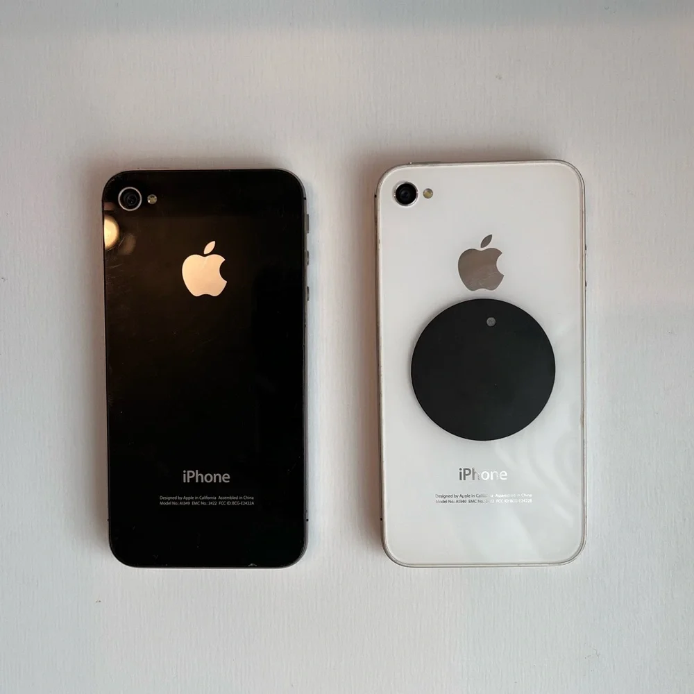 2 iPhone 4’s model A1349 - Black and White